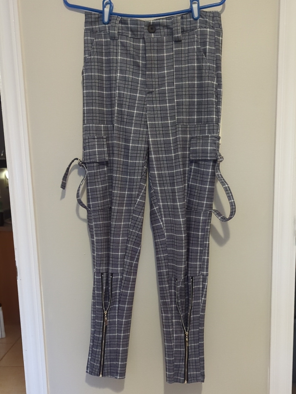 Gray Plaid Cargo Skinny Pants - Women's